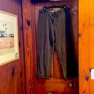 Men’s dockers trouser style khaki pants
